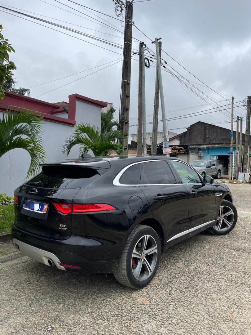 Jaguar F-pace