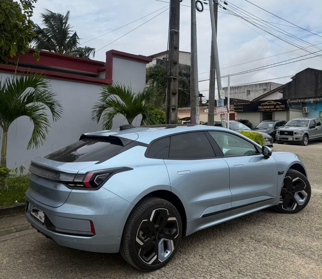 ZEEKR 001